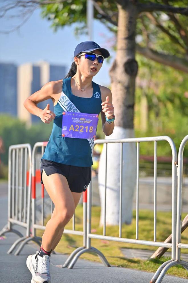 两级反转！从“讨厌跑步”到“破三大神”她